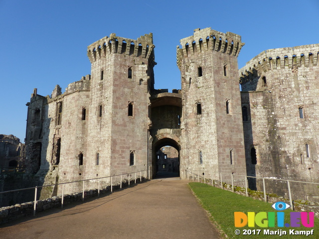 FZ035501 Raglan castle gate